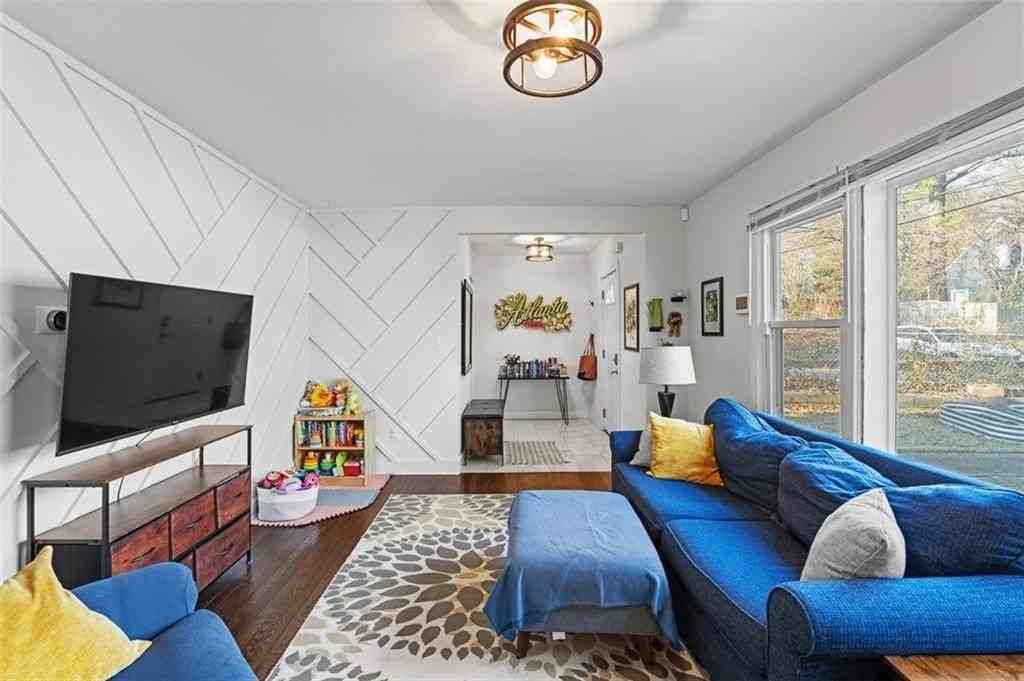 3418 Louise St - Photo 6 of 23