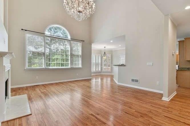 330 Winherst Ln - Photo 2 of 23