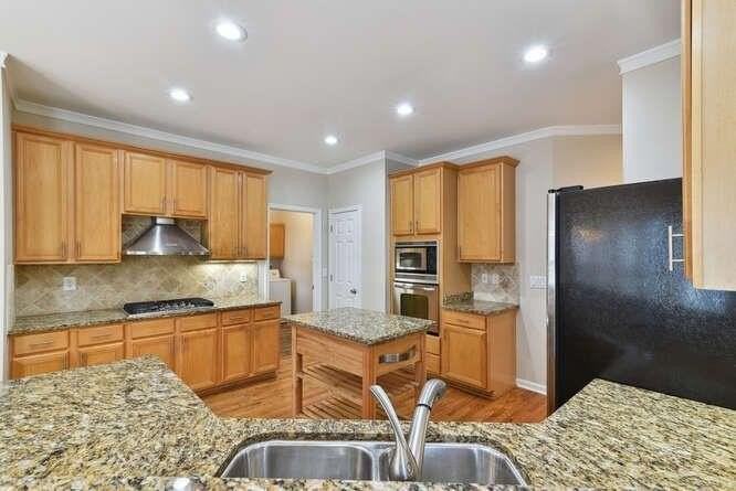 330 Winherst Ln - Photo 6 of 23