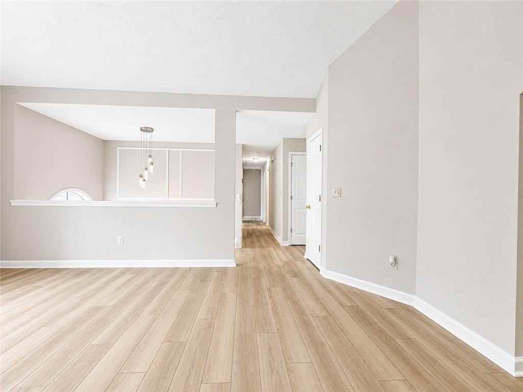 1400 Chalet Cir - Photo 5 of 11
