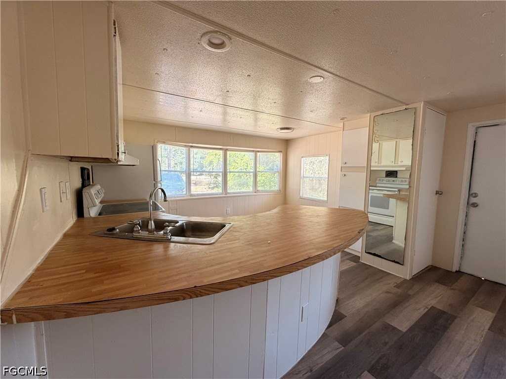 7535 Mcdaniel Dr - Photo 5 of 15
