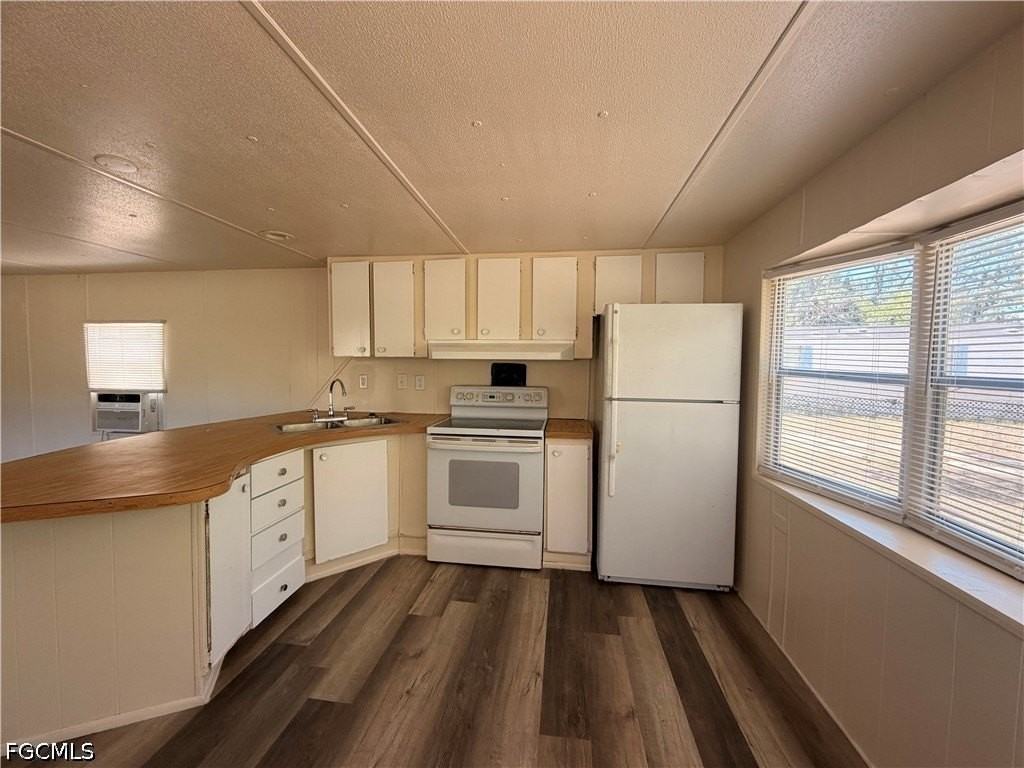 7535 Mcdaniel Dr - Photo 6 of 15