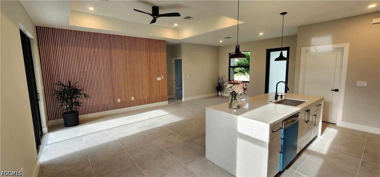 758 Worth Ave - Photo 2 of 22