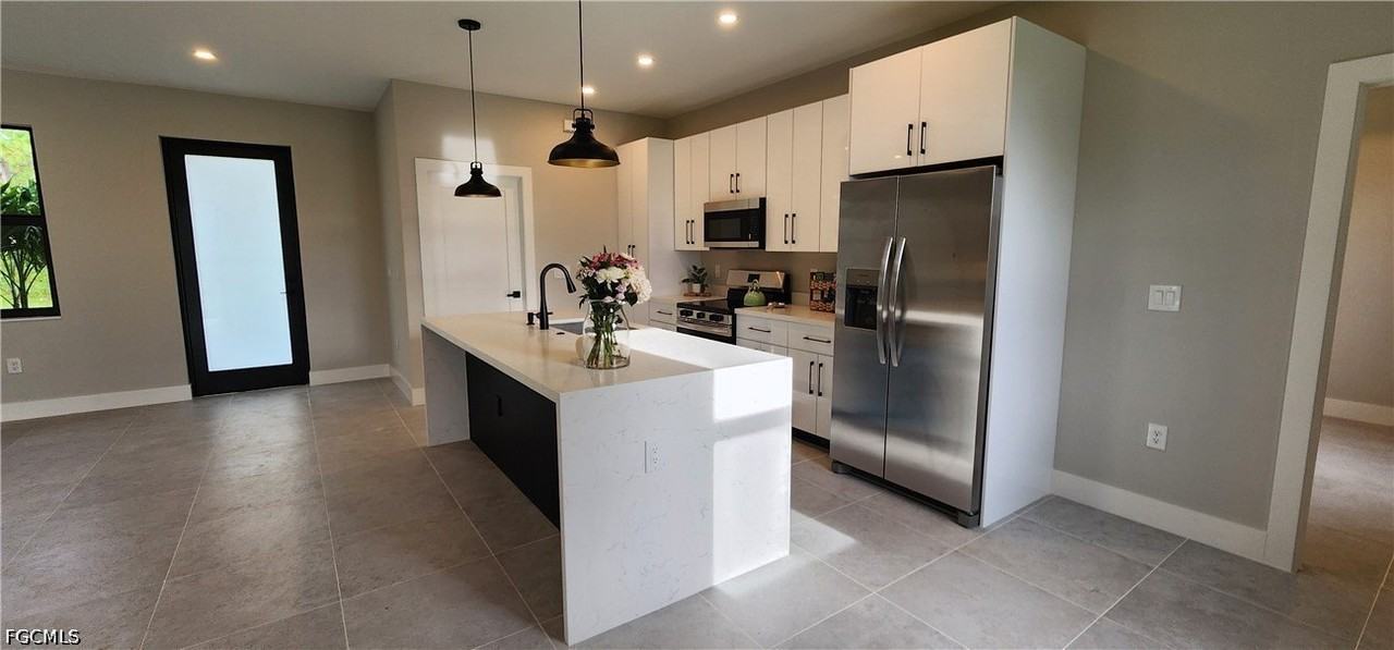 758 Worth Ave - Photo 4 of 22