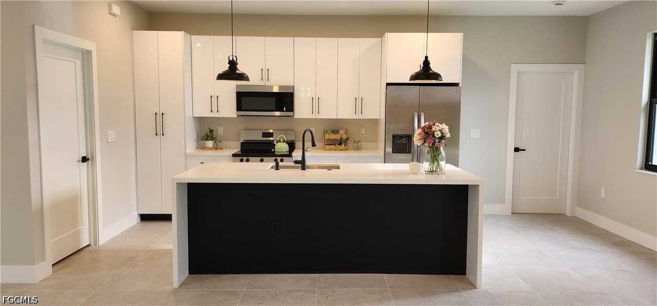 758 Worth Ave - Photo 5 of 22