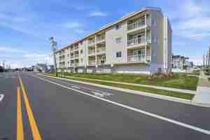 featured image of 501 E Brigantine Ave #307