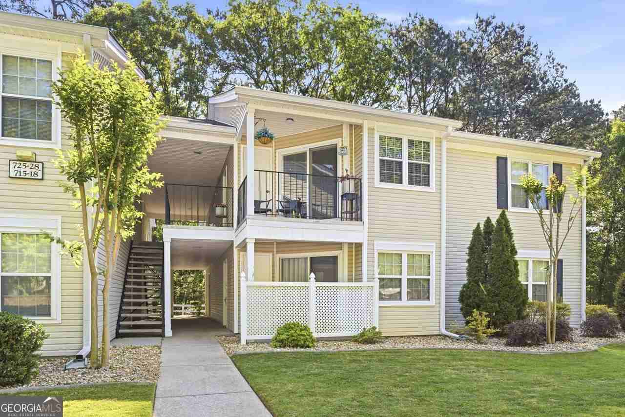 728 Ridgefield Dr - Photo 2 of 20