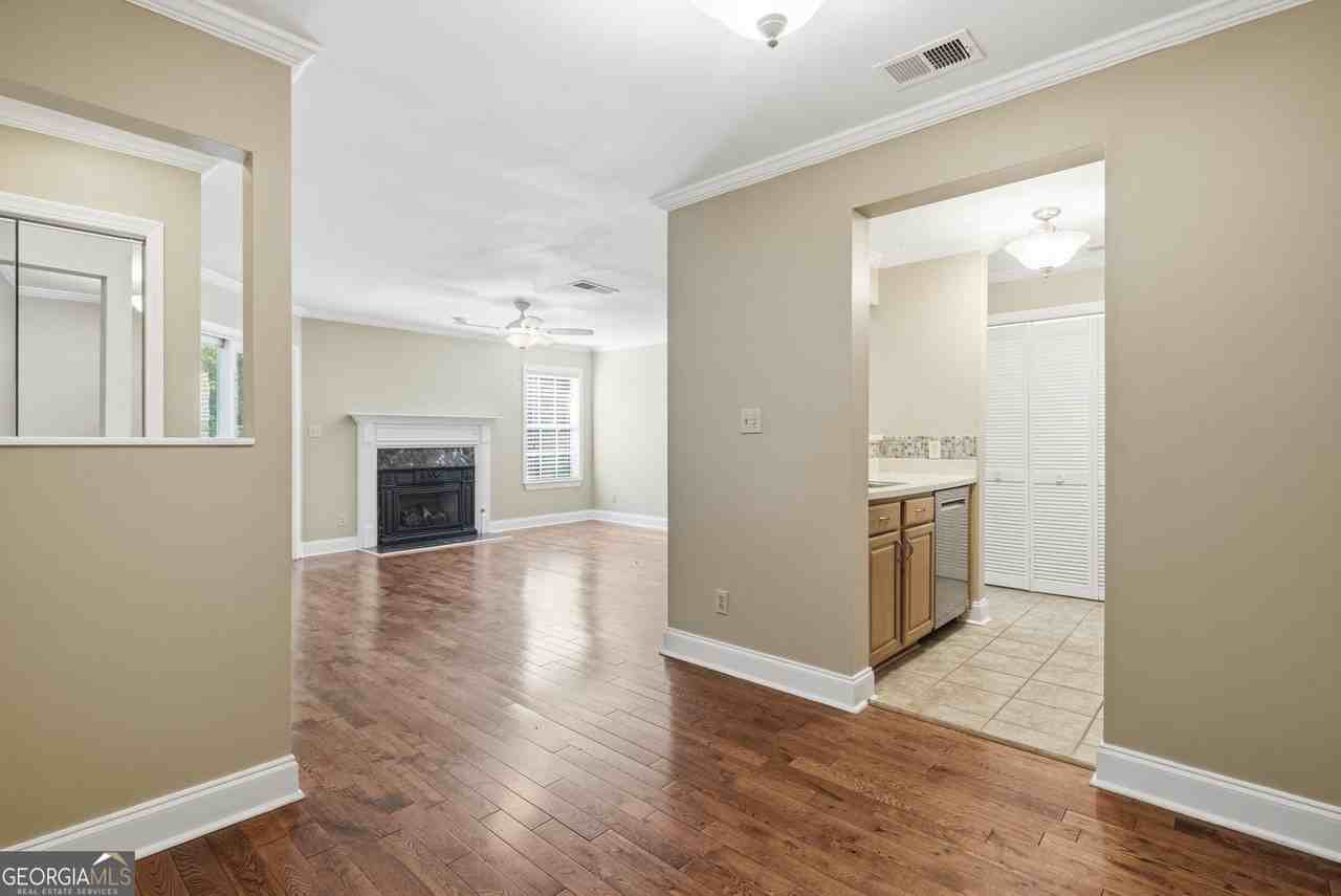 728 Ridgefield Dr - Photo 4 of 20