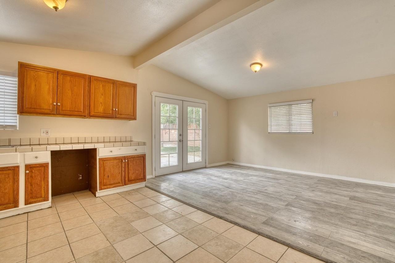 2047 W Lingard St - Photo 2 of 15