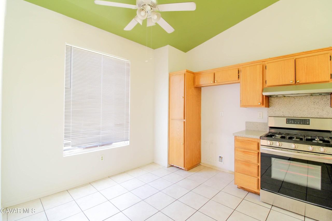 36805 Alder St - Photo 6 of 24