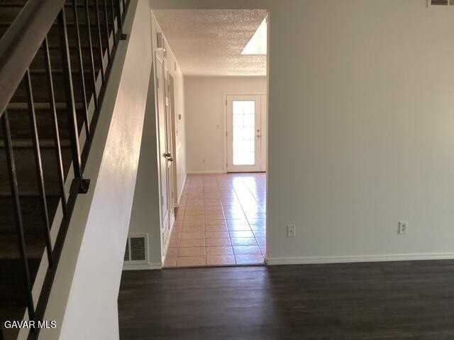 44745 Christie Ave - Photo 3 of 18