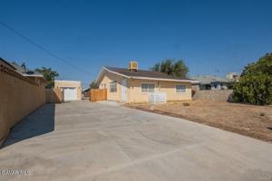 featured image of 2725 Desert St
