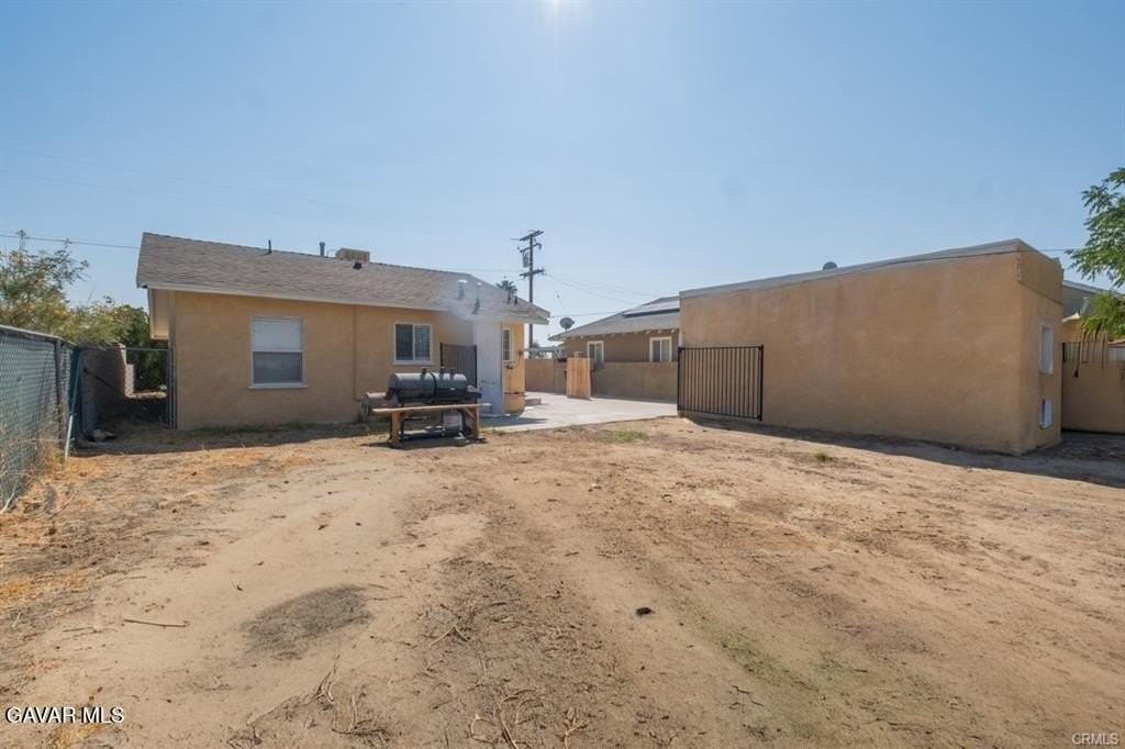 2725 Desert St - Photo 5 of 22