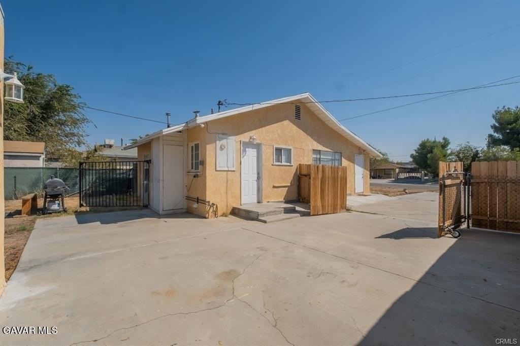 2725 Desert St - Photo 6 of 22