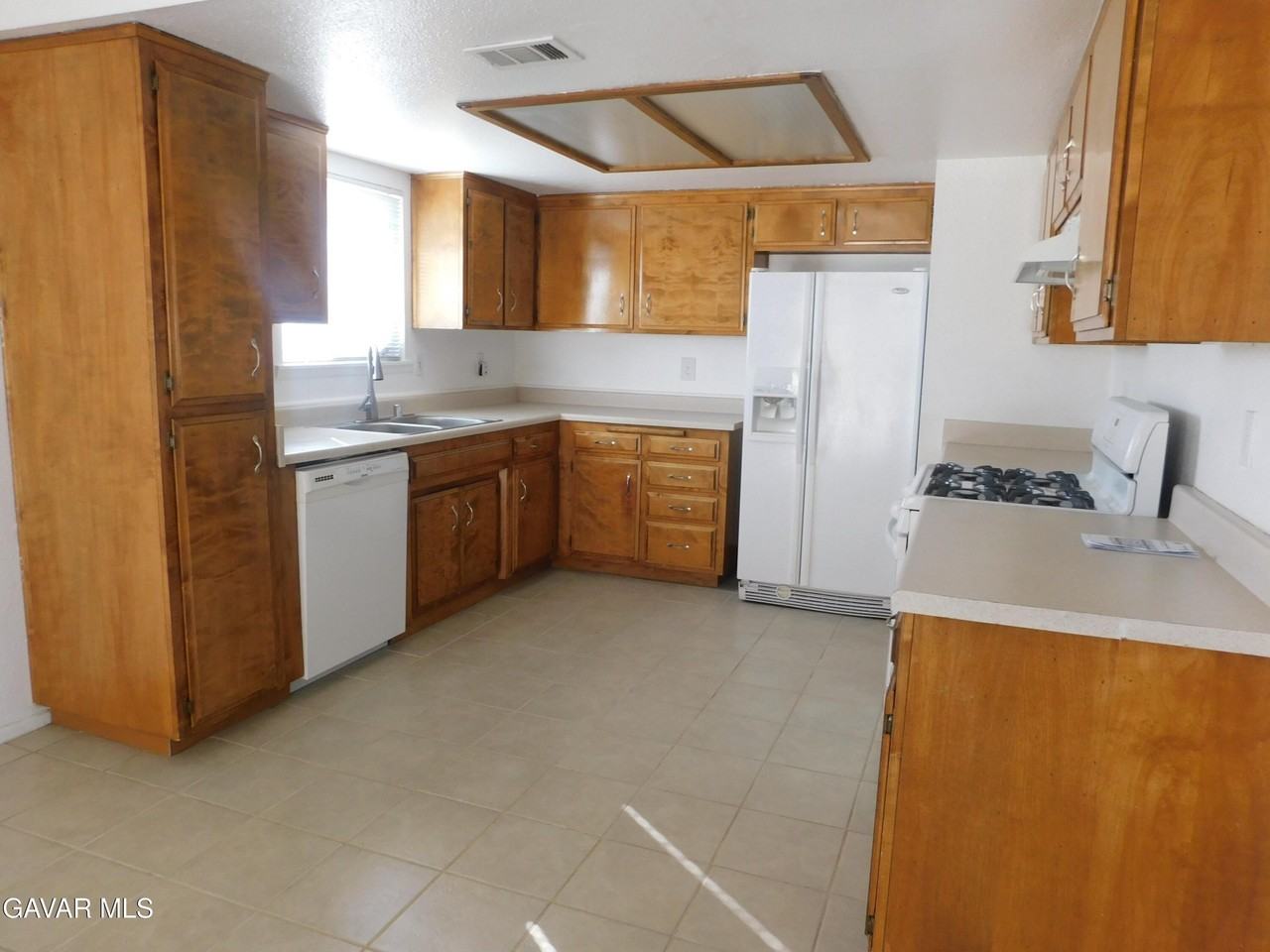 9236 Bay Ave - Photo 5 of 17
