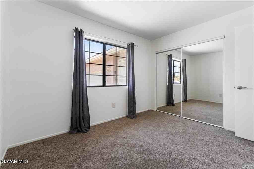2258 Gregory Ave - Photo 4 of 16
