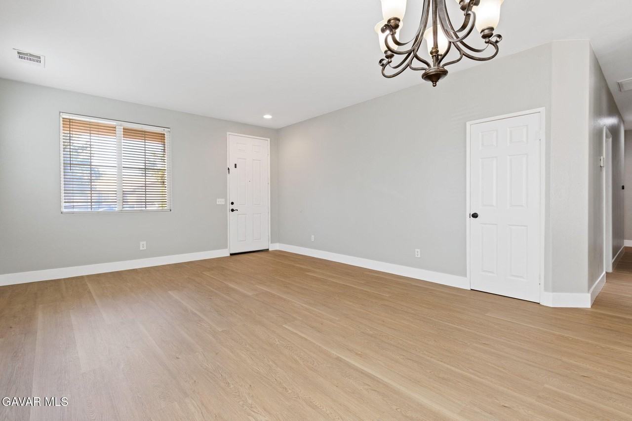 5909 Viking Way - Photo 6 of 29
