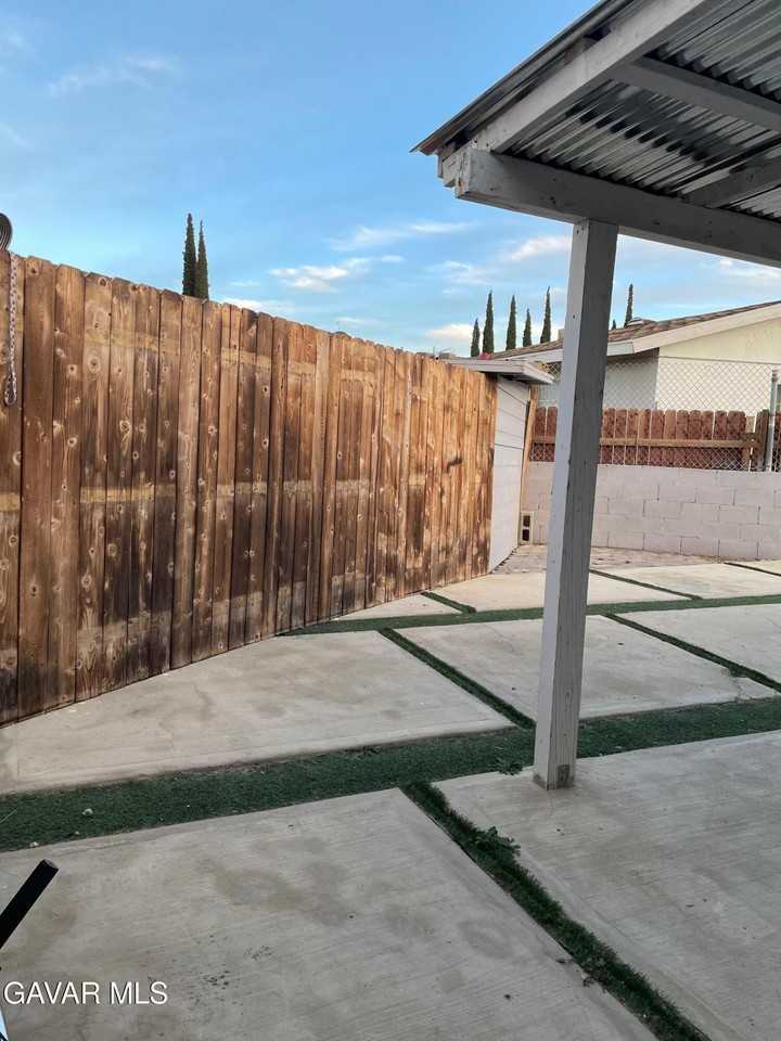 369 E Avenue R4 - Photo 2 of 13