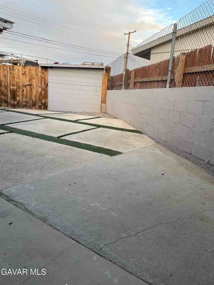 369 E Avenue R4 - Photo 3 of 13