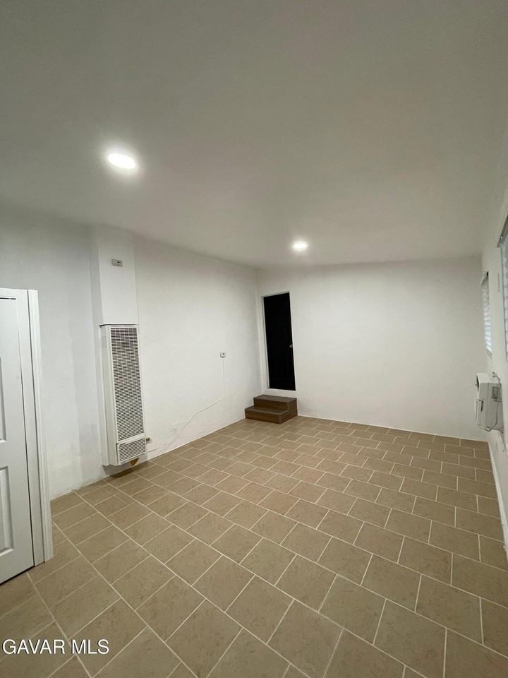 369 E Avenue R4 - Photo 4 of 13