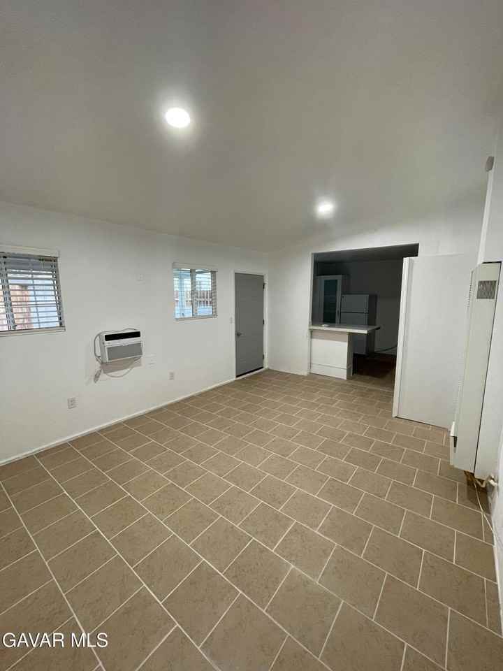 369 E Avenue R4 - Photo 5 of 13