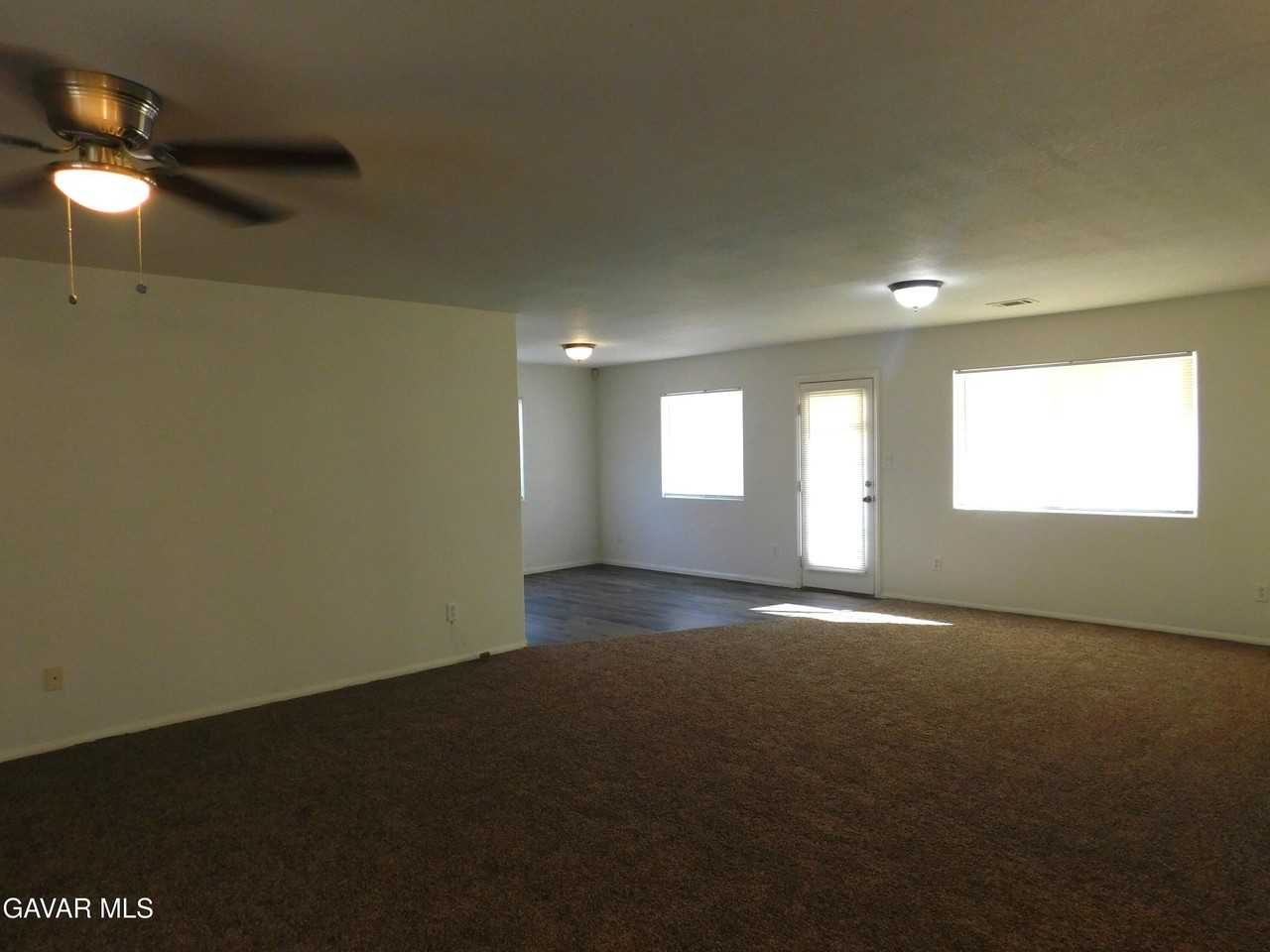 8312 Tamarack Ave - Photo 5 of 28