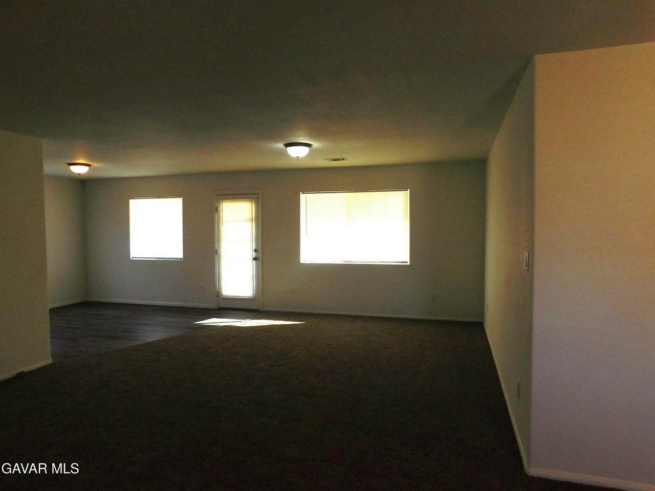 8312 Tamarack Ave - Photo 6 of 28