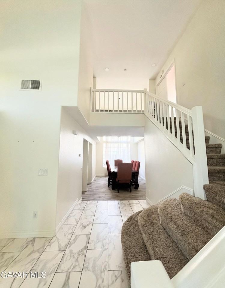 2658 Paxton Ave - Photo 4 of 17