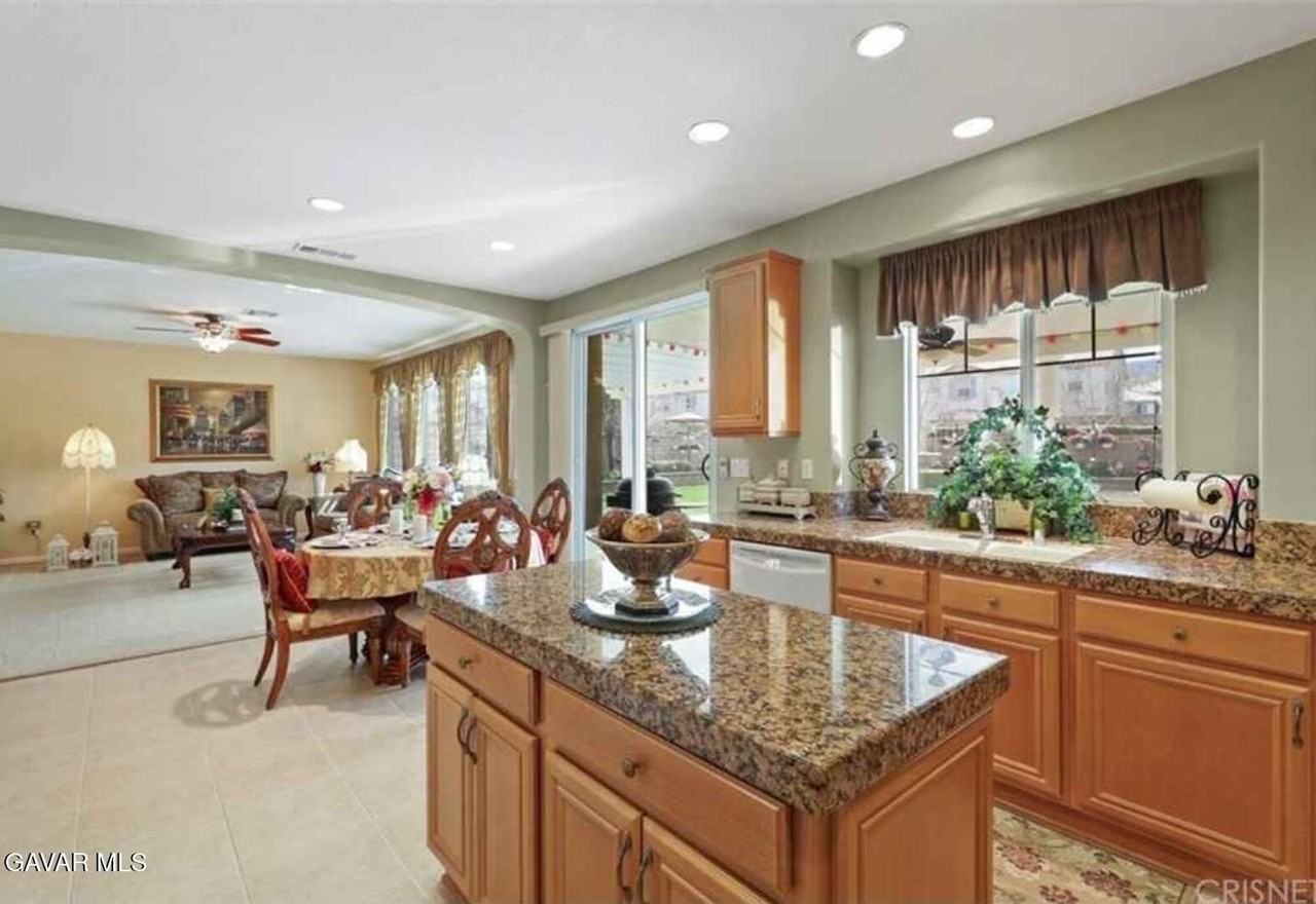 2406 Loganberry Cir - Photo 3 of 20