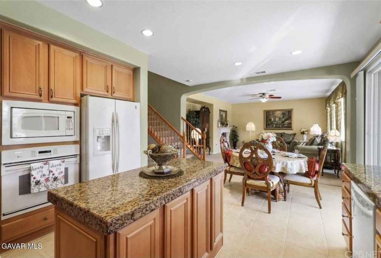 2406 Loganberry Cir - Photo 5 of 20