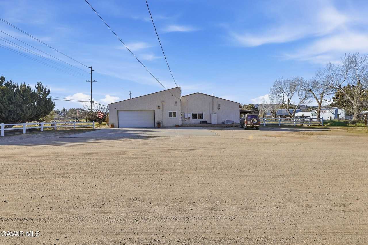40555 20th St W - Photo 2 of 26