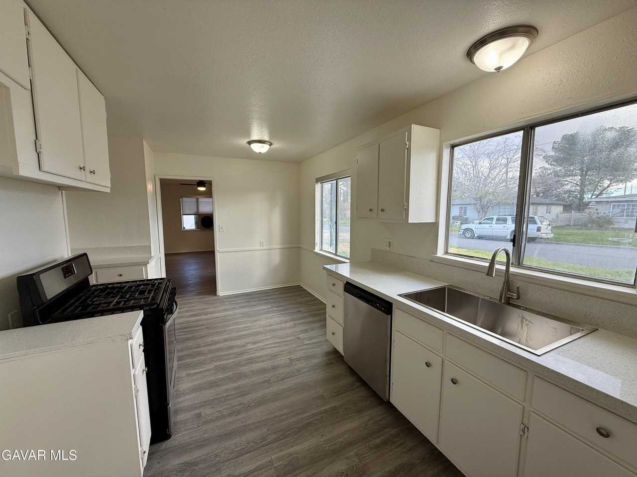 44411 Kingtree Ave - Photo 2 of 8