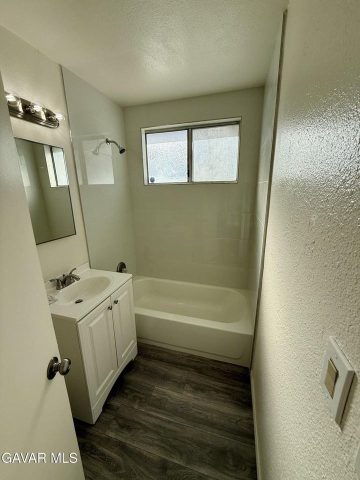 44411 Kingtree Ave - Photo 5 of 8