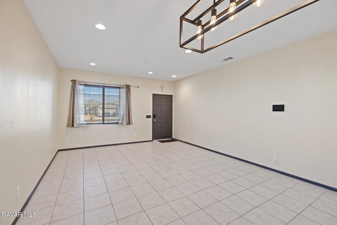 3124 Via Bella Rosa Ave - Photo 5 of 36