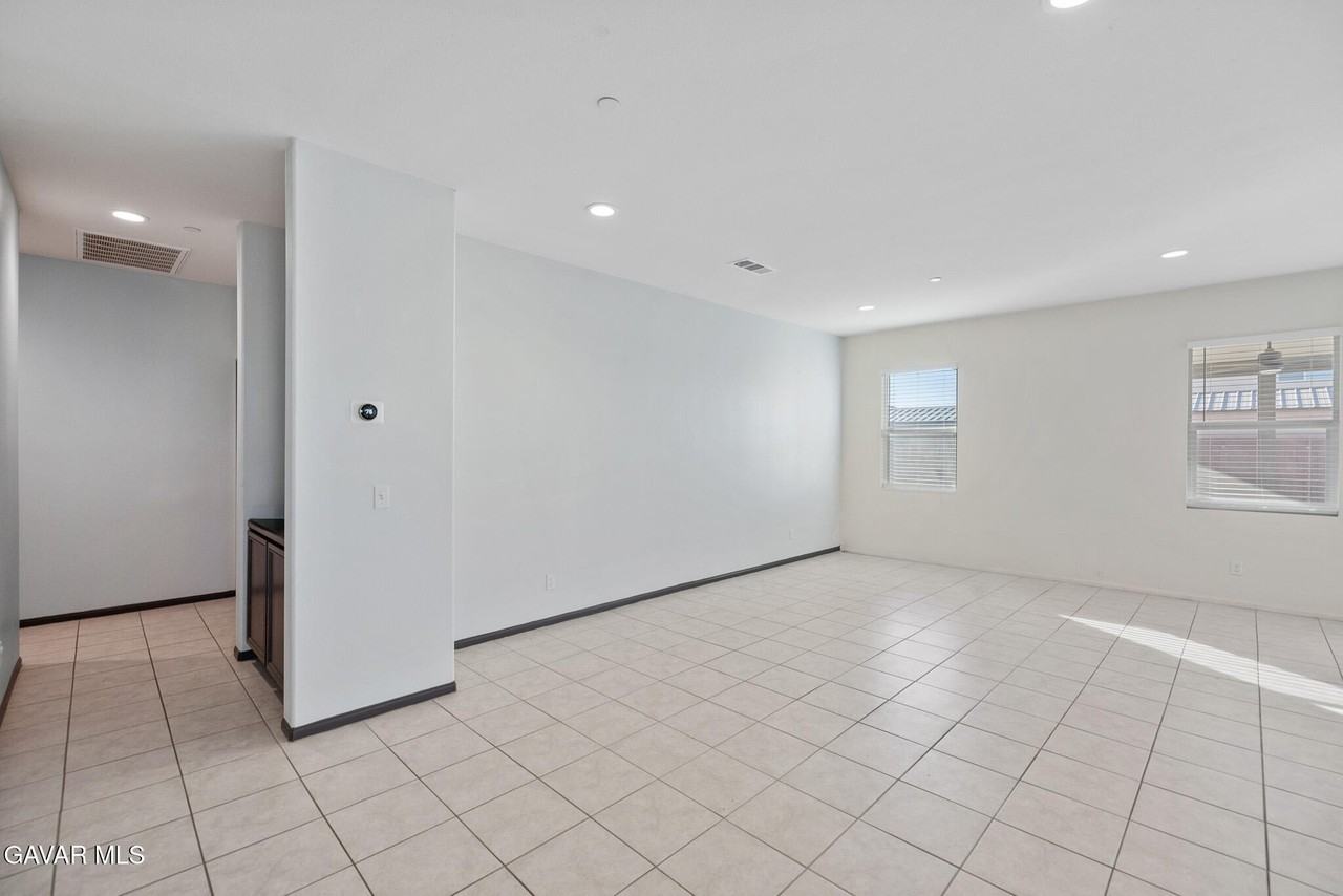 3124 Via Bella Rosa Ave - Photo 6 of 36