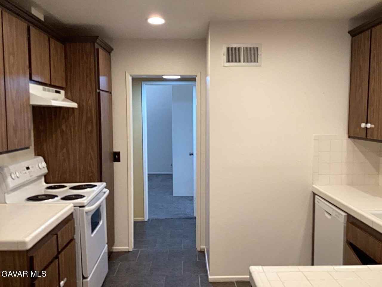 42935 15th St W #6 - Photo 5 of 13