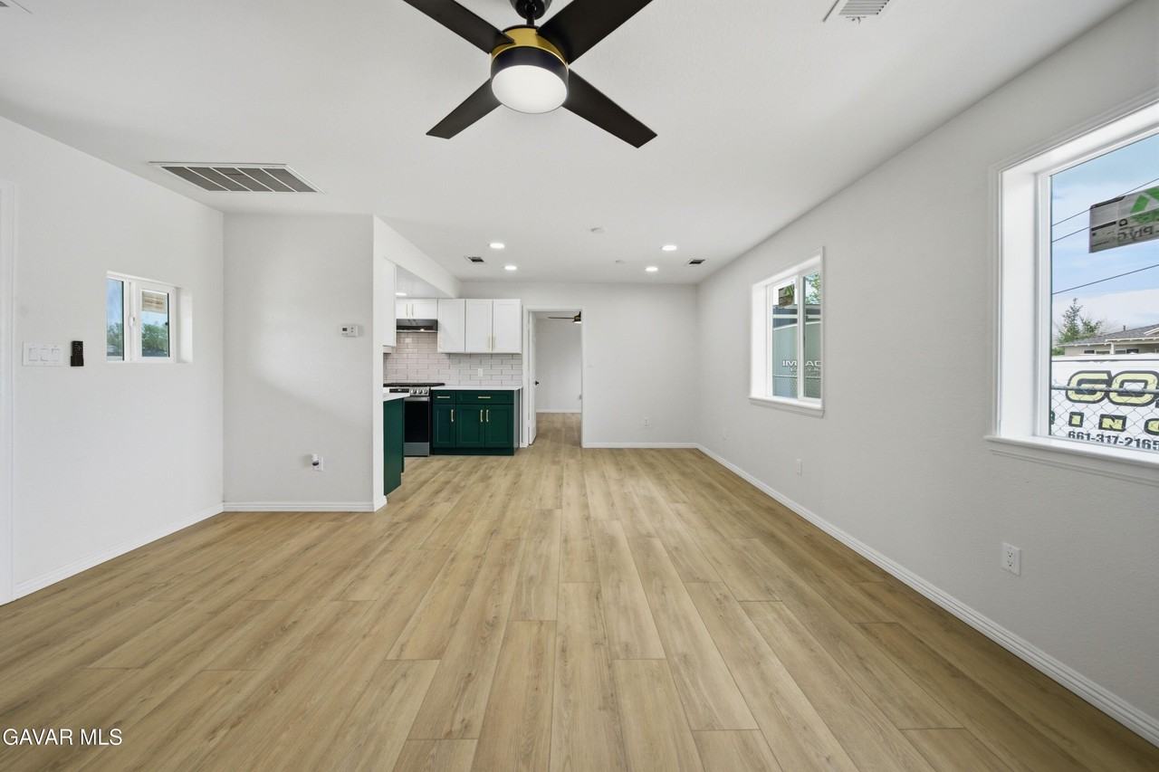 2059 Shasta St - Photo 2 of 28