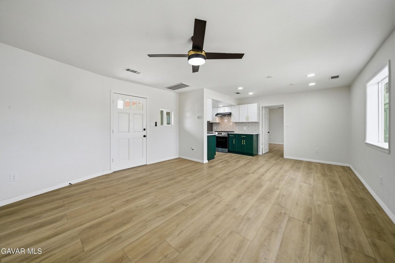 2059 Shasta St - Photo 3 of 28