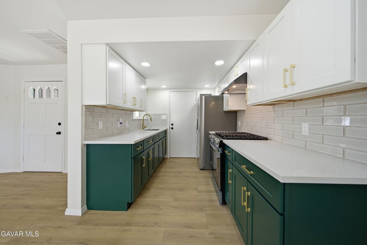 2059 Shasta St - Photo 5 of 28