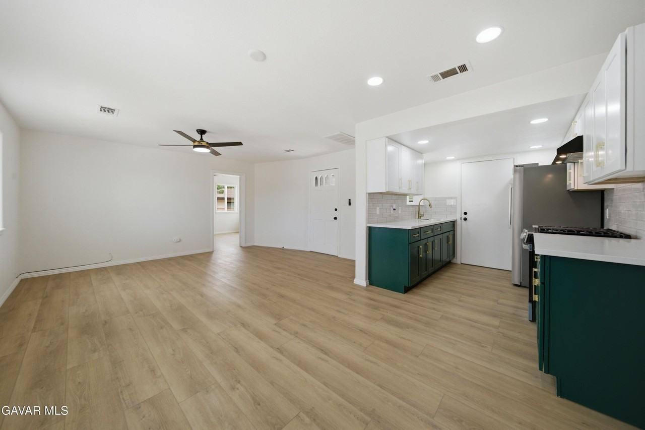 2059 Shasta St - Photo 6 of 28