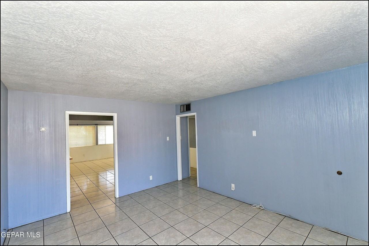5613 Creston Ave - Photo 7 of 44