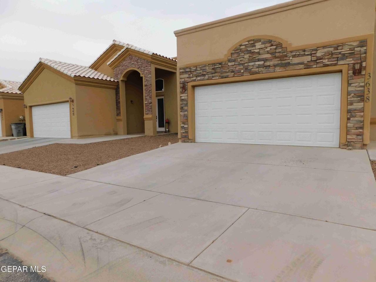 3638 Morgan Bay St - Photo 3 of 33