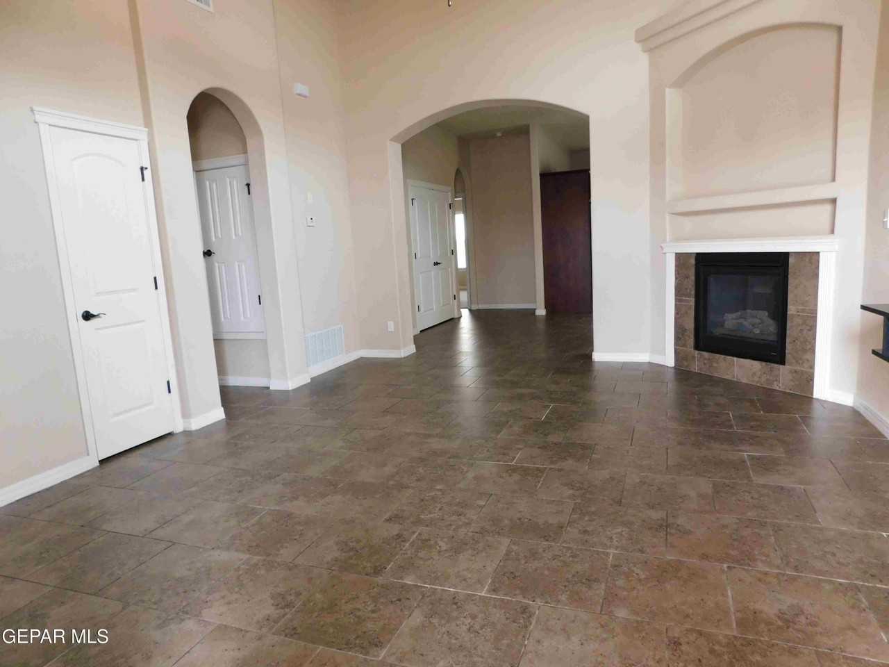 3638 Morgan Bay St - Photo 5 of 33