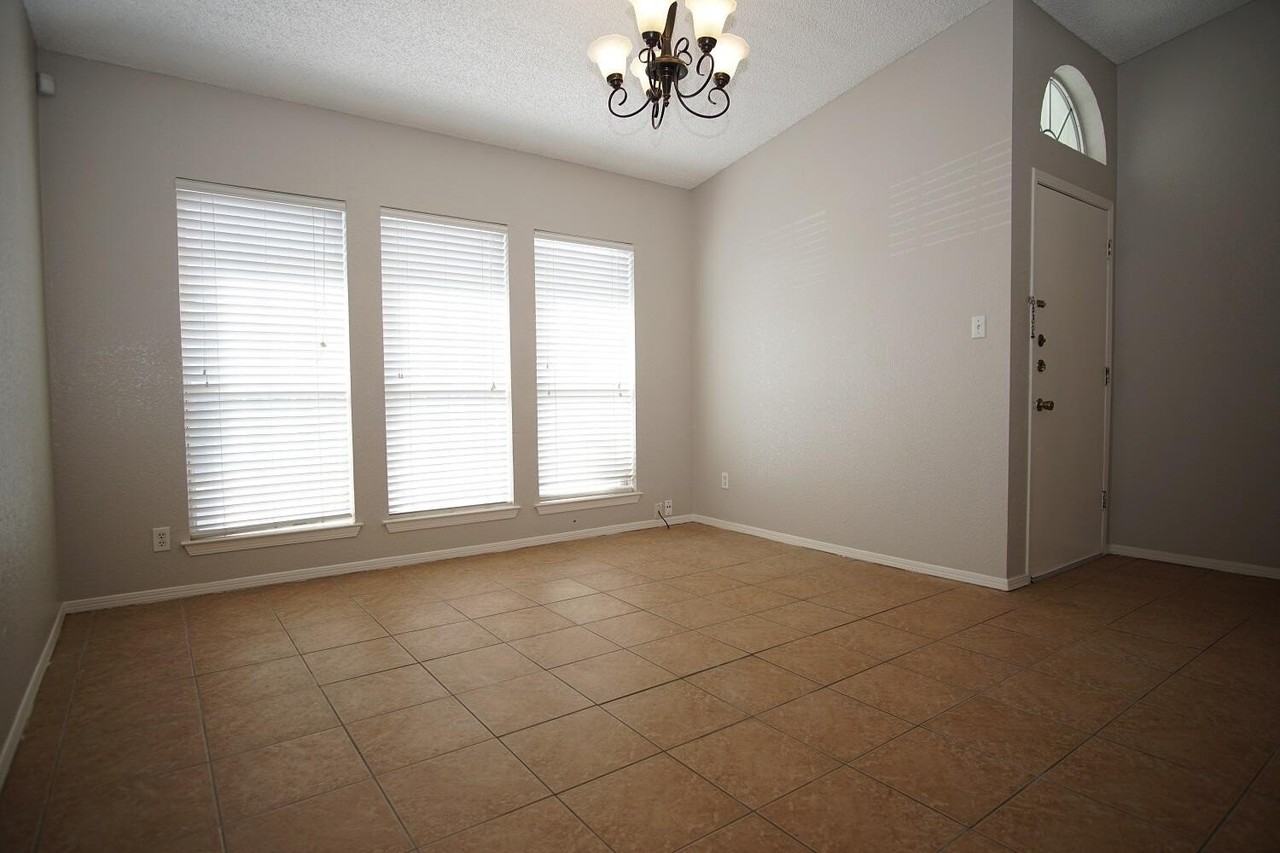 1417 Desierto Rico Ave - Photo 3 of 20