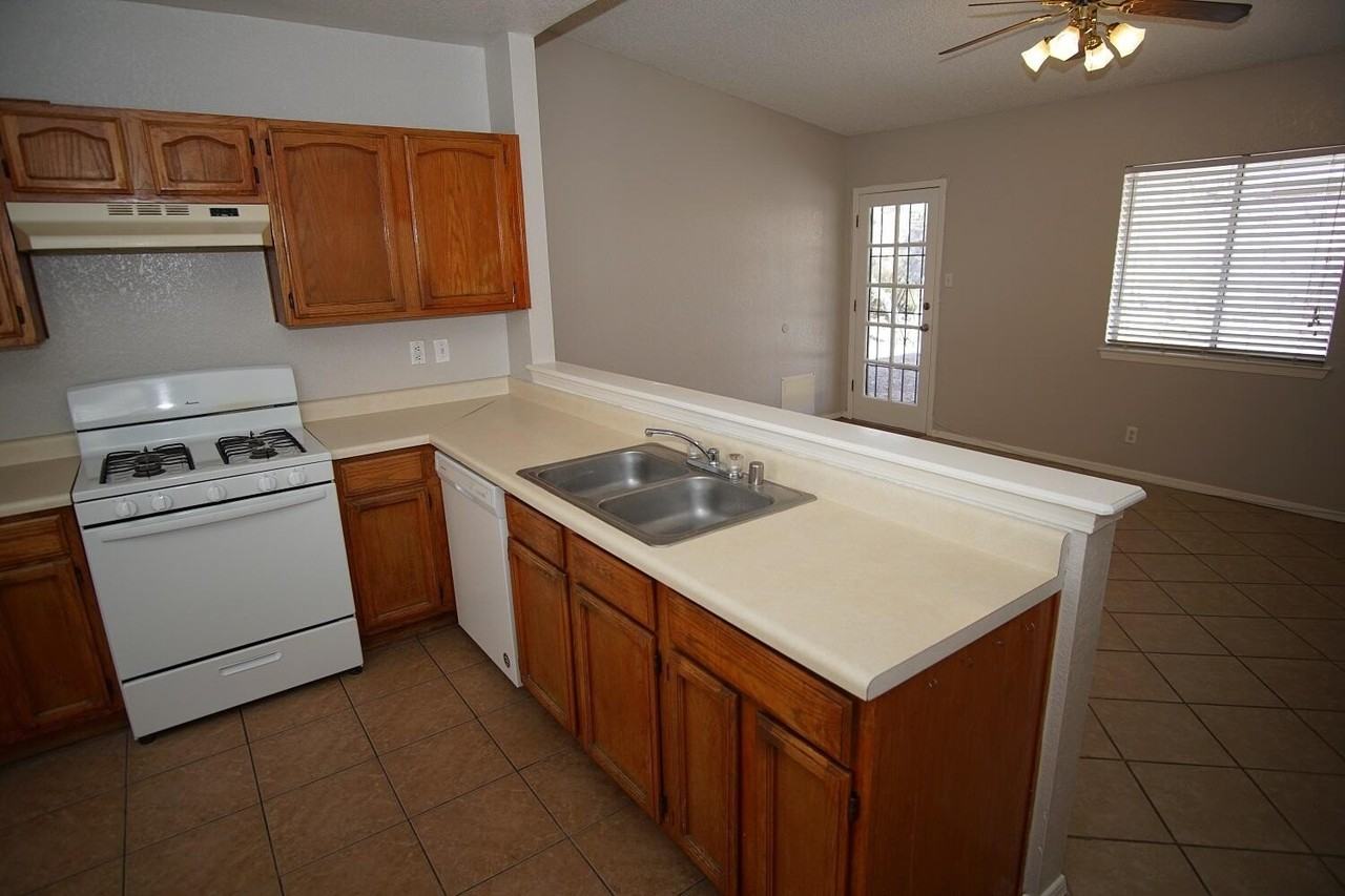 1417 Desierto Rico Ave - Photo 5 of 20