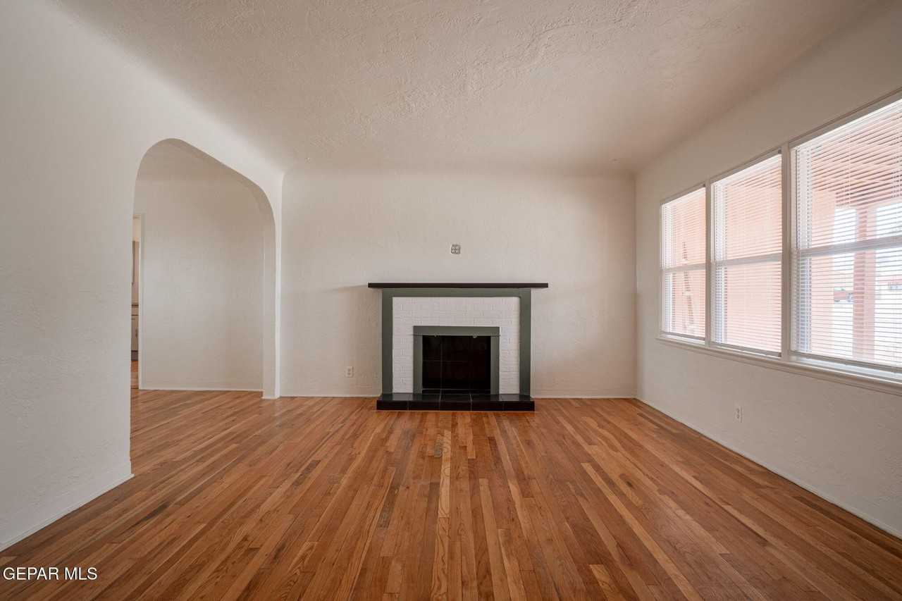 819 Ellis St - Photo 4 of 24