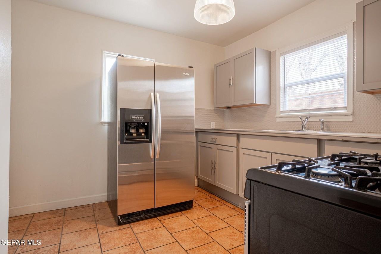 819 Ellis St - Photo 7 of 24