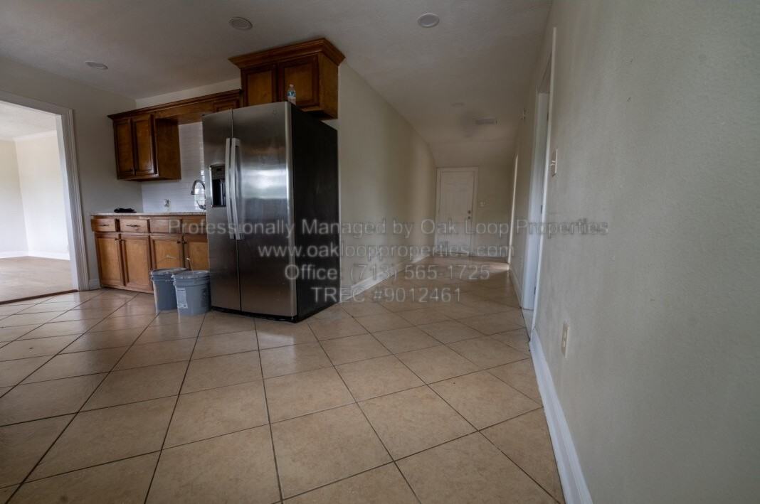 220 Armstrong St - Photo 3 of 26