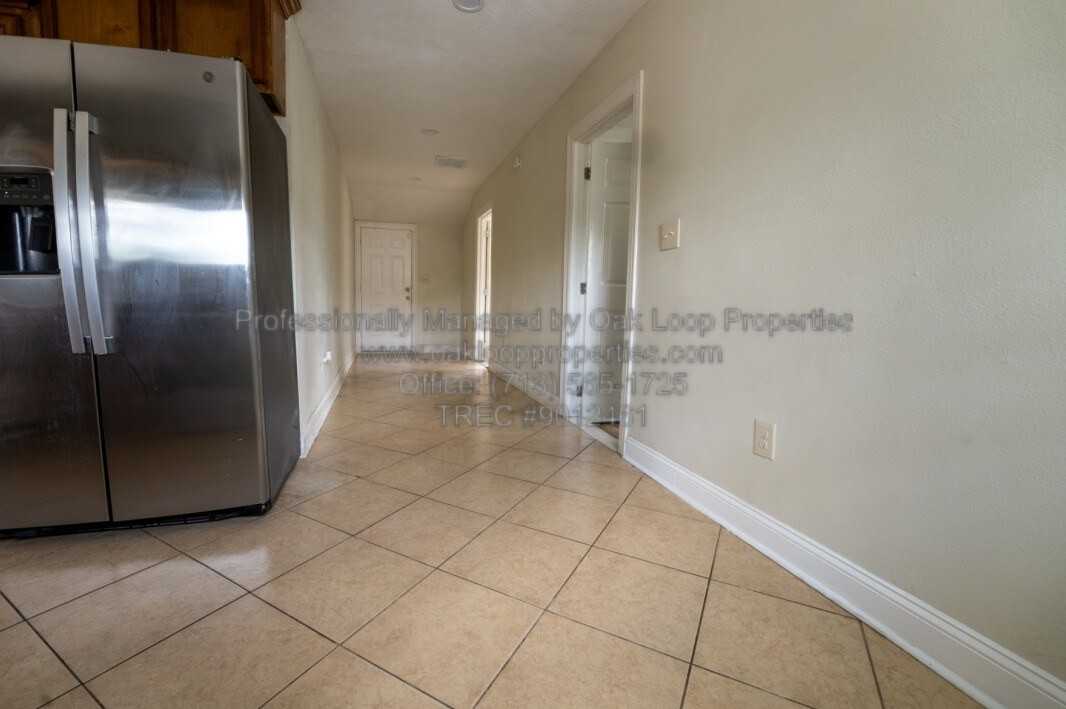 220 Armstrong St - Photo 4 of 26