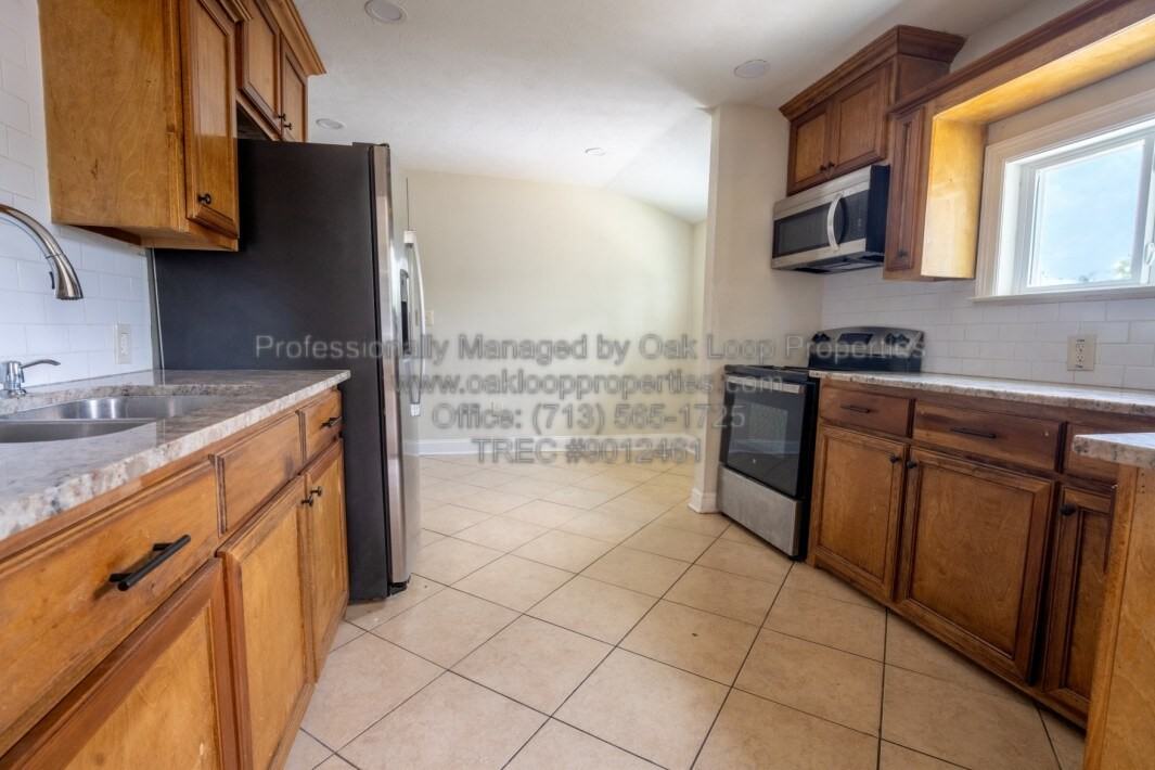 220 Armstrong St - Photo 5 of 26